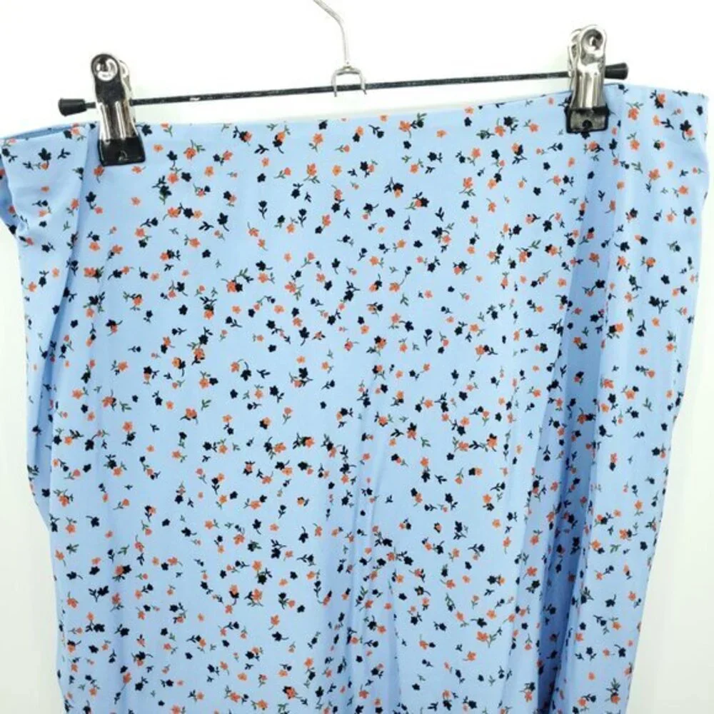Veronica Beard Spencer Print Silk Skirt 8 Light Blue/Red Floral
